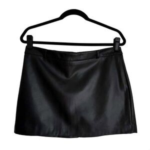 NEW Zara Black Mini Faux Leather Skirt Size Large Clean Girl Aesthetic Going Out